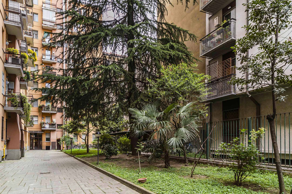 Milano (Caracciolo/Piazza Firenze) Ampio due locali con  cucina abitabile