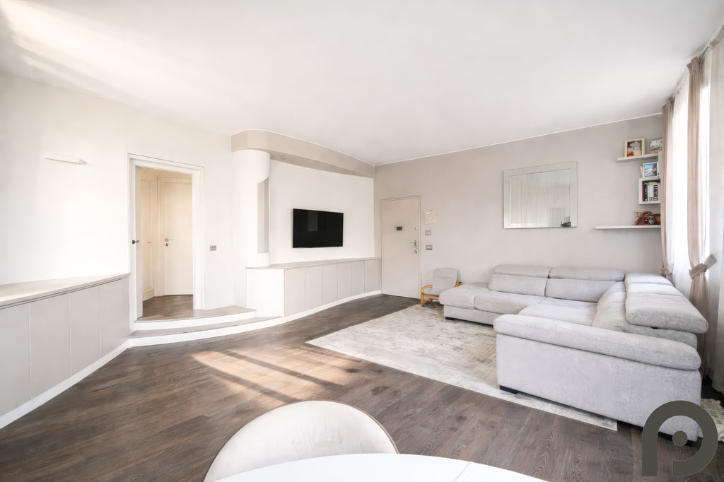 Milano (Primaticcio/Bande Nere) Quadrilocale Via dei Benedettini Zona Primaticcio con BOX