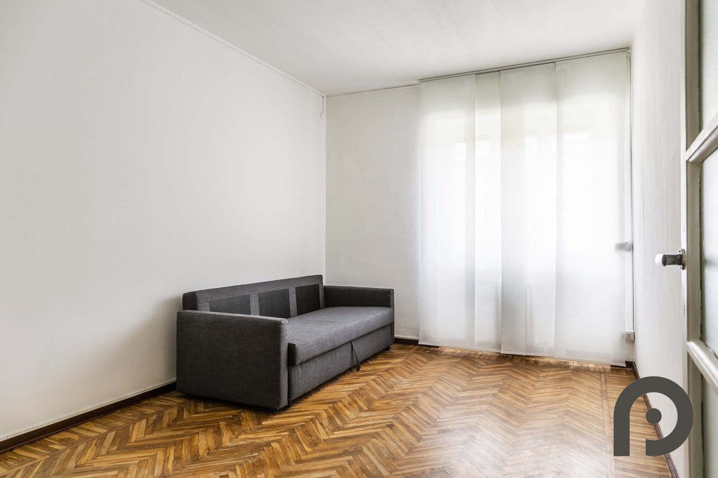 Milano (MM4 Susa) Ampio bilocale luminoso con balcone
