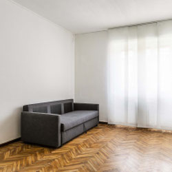 Milano (MM4 Susa) Ampio bilocale luminoso con balcone