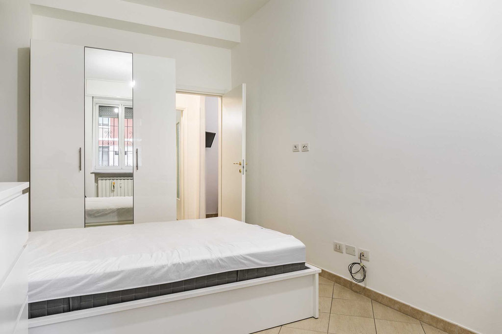 Milano (Caracciolo/Piazza Firenze) Ampio due locali con  cucina abitabile