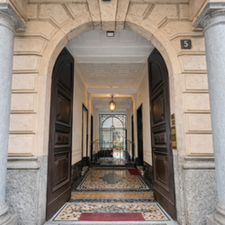 Milano (Porta Venezia/Spallanzani) Attico con terrazzo di 50 mq nel cuore di Porta Venezia