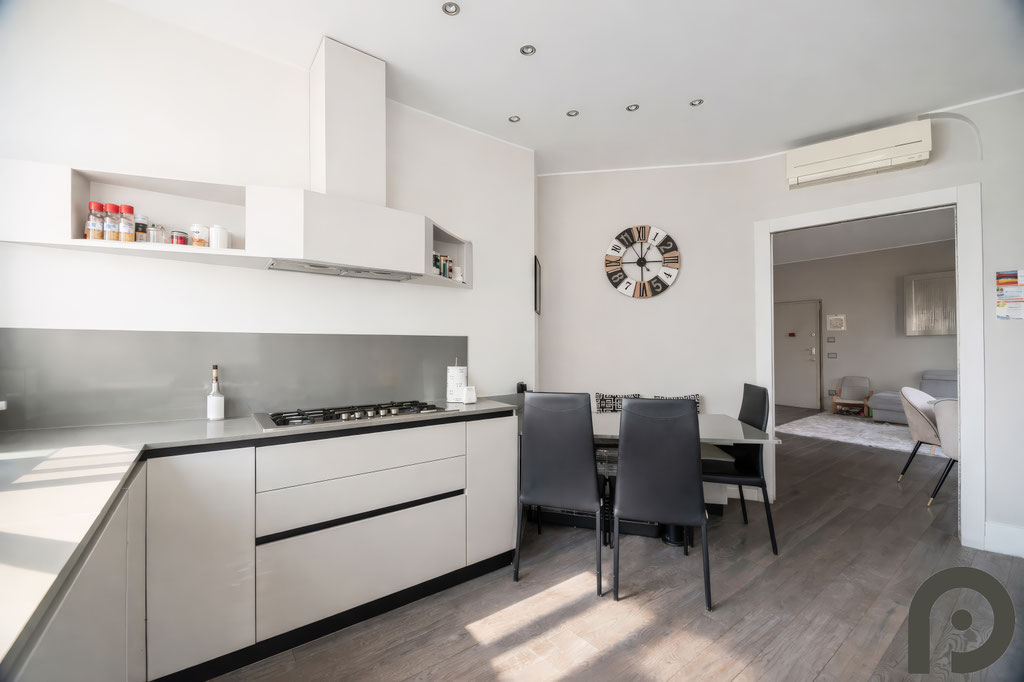 Milano (Primaticcio/Bande Nere) Quadrilocale Via dei Benedettini Zona Primaticcio con BOX