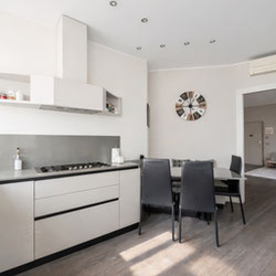 Milano (Primaticcio/Bande Nere) Quadrilocale Via dei Benedettini Zona Primaticcio con BOX