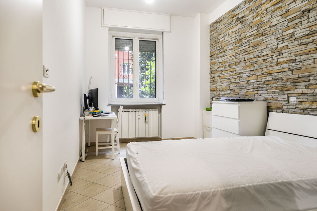 Milano (Caracciolo/Piazza Firenze) Ampio due locali con  cucina abitabile