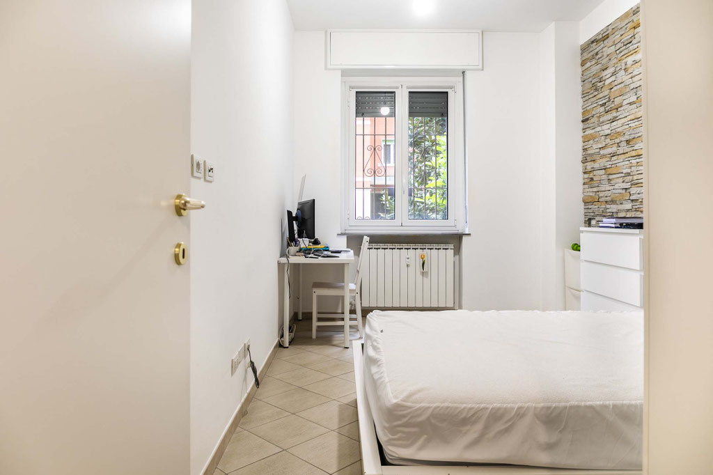 Milano (Caracciolo/Piazza Firenze) Ampio due locali con  cucina abitabile