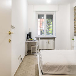 Milano (Caracciolo/Piazza Firenze) Ampio due locali con  cucina abitabile