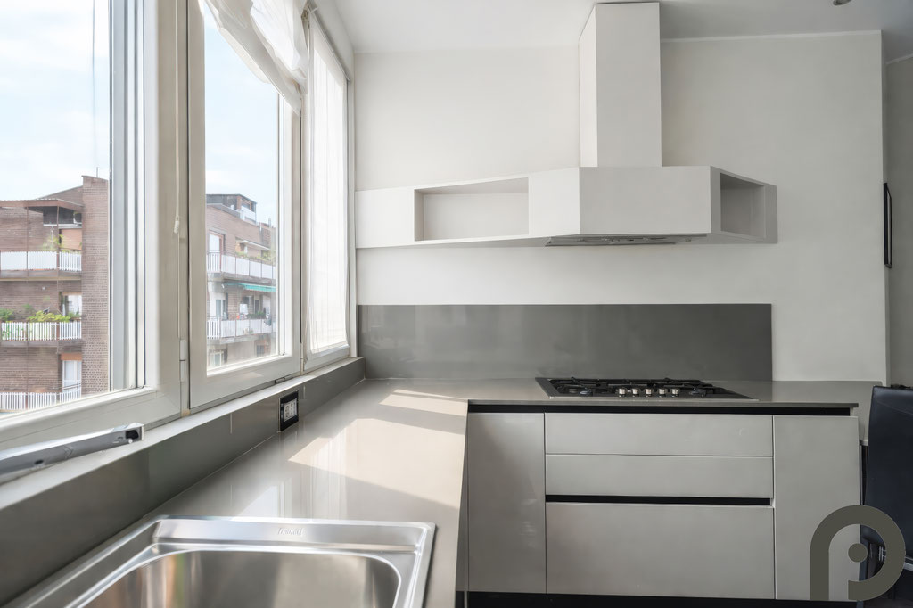 Milano (Primaticcio/Bande Nere) Quadrilocale Via dei Benedettini Zona Primaticcio con BOX