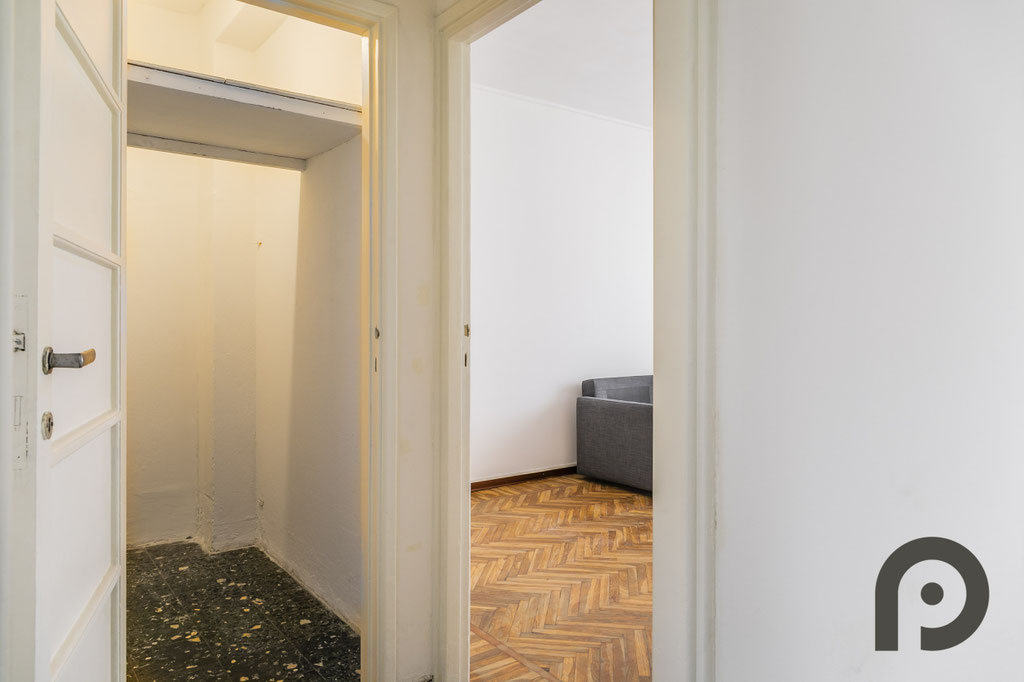 Milano (MM4 Susa) Ampio bilocale luminoso con balcone