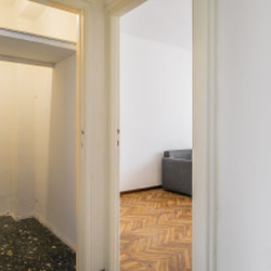 Milano (MM4 Susa) Ampio bilocale luminoso con balcone