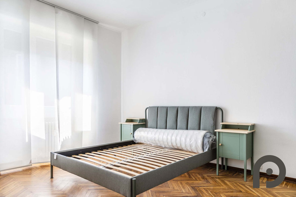 Milano (MM4 Susa) Ampio bilocale luminoso con balcone