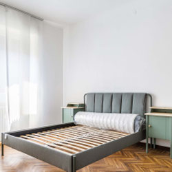 Milano (MM4 Susa) Ampio bilocale luminoso con balcone