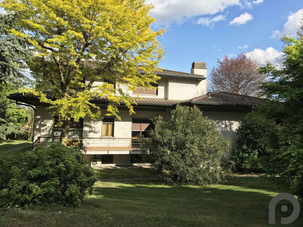 Cantù (Danubio/Centro) Villa di pregio con parco secolare di 5300mq