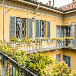 Milano (Navigli/Porta Ticinese) Ampio duplex vista darsena in locazione