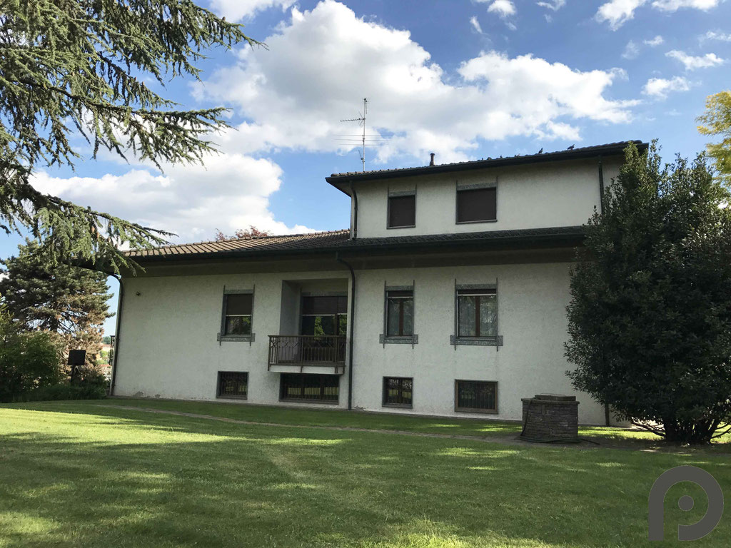 Cantù (Danubio/Centro) Villa di pregio con parco secolare di 5300mq