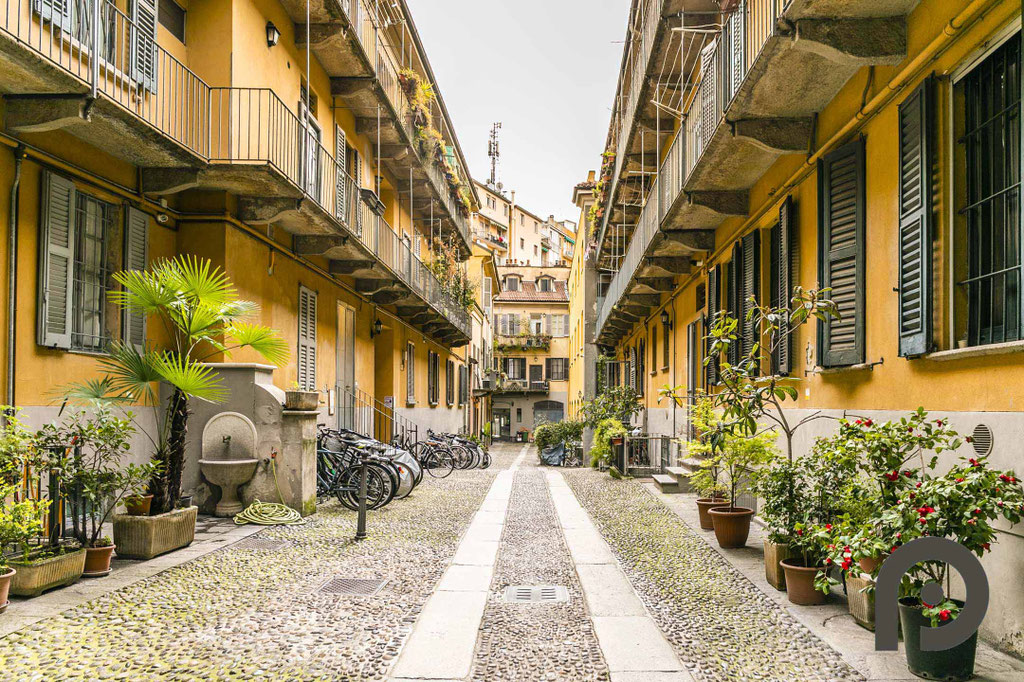 Milano (Navigli/Porta Ticinese) Ampio duplex vista darsena in locazione
