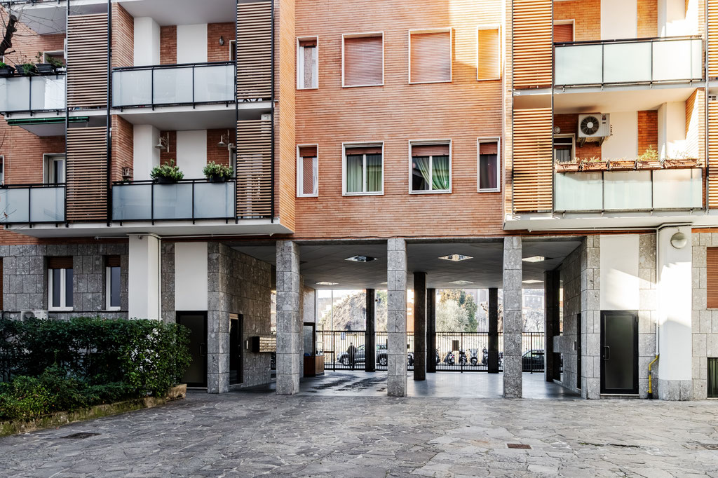Milano (Sempione/Sarpi) - Ampio appartamento con terrazzo al piano