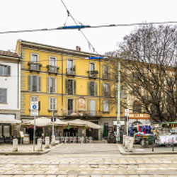 Milano (Navigli/Porta Ticinese) Ampio duplex vista darsena in locazione