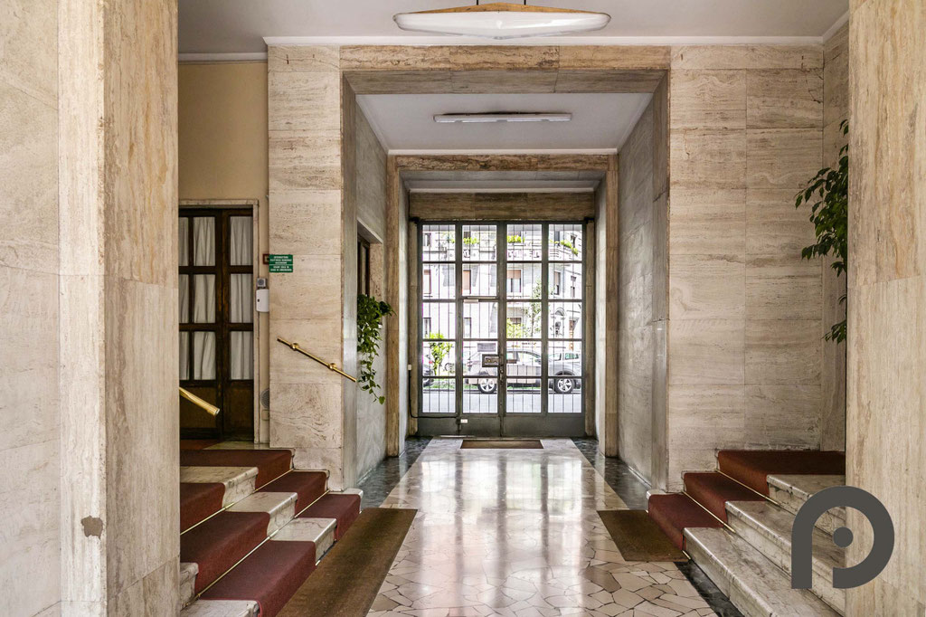 Milano (MM4 Susa) Ampio bilocale luminoso con balcone