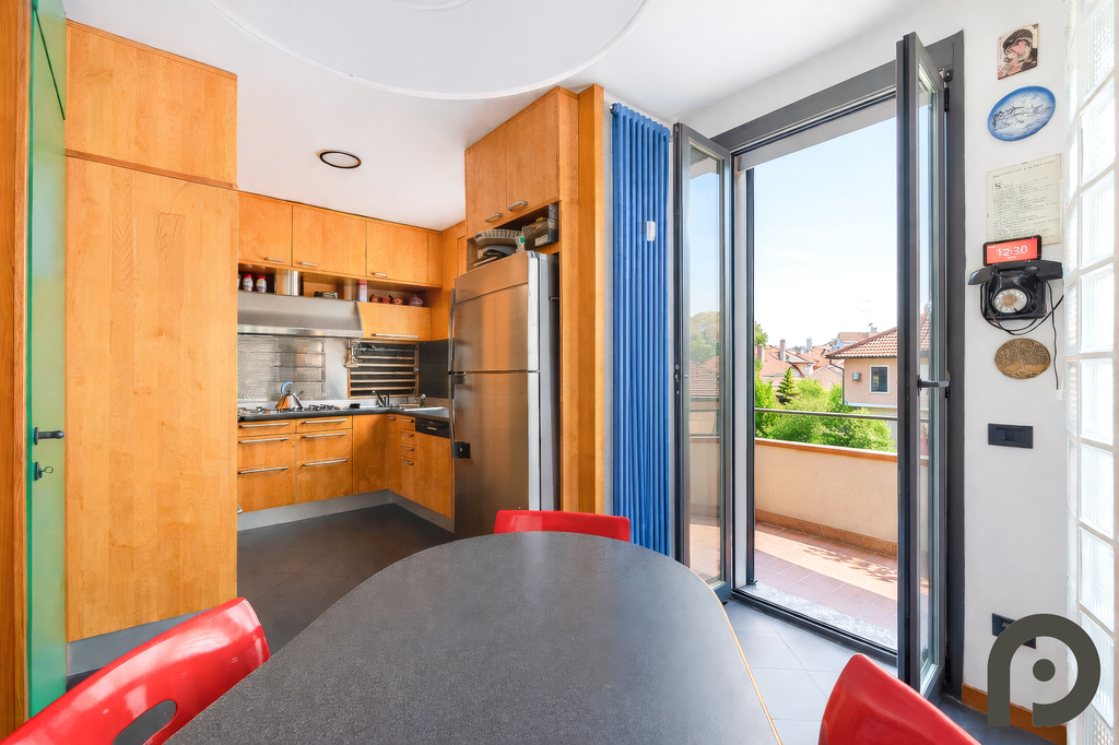 Milano (Porta Venezia/Spallanzani) Attico con terrazzo di 50 mq nel cuore di Porta Venezia