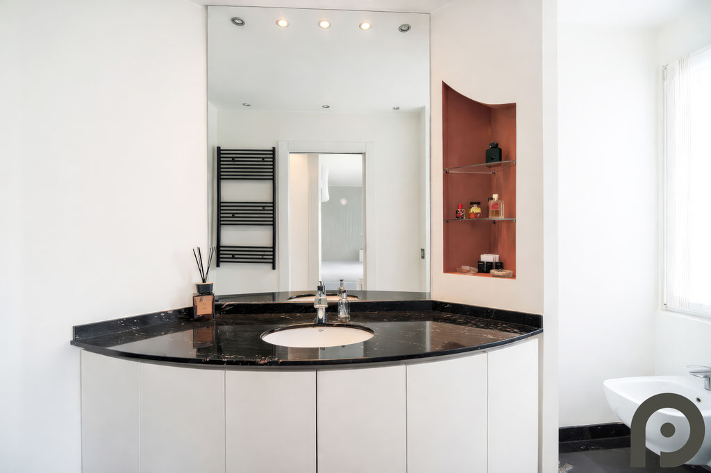 Milano (Primaticcio/Bande Nere) Quadrilocale Via dei Benedettini Zona Primaticcio con BOX