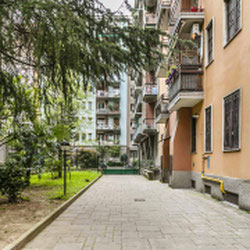 Milano (Caracciolo/Piazza Firenze) Ampio due locali con  cucina abitabile