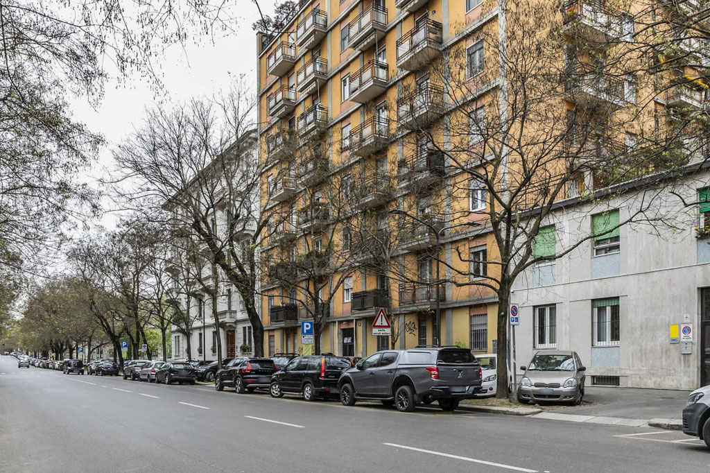 Milano (Caracciolo/Piazza Firenze) Ampio due locali con  cucina abitabile