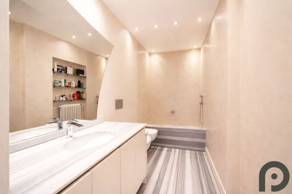 Milano (Primaticcio/Bande Nere) Quadrilocale Via dei Benedettini Zona Primaticcio con BOX