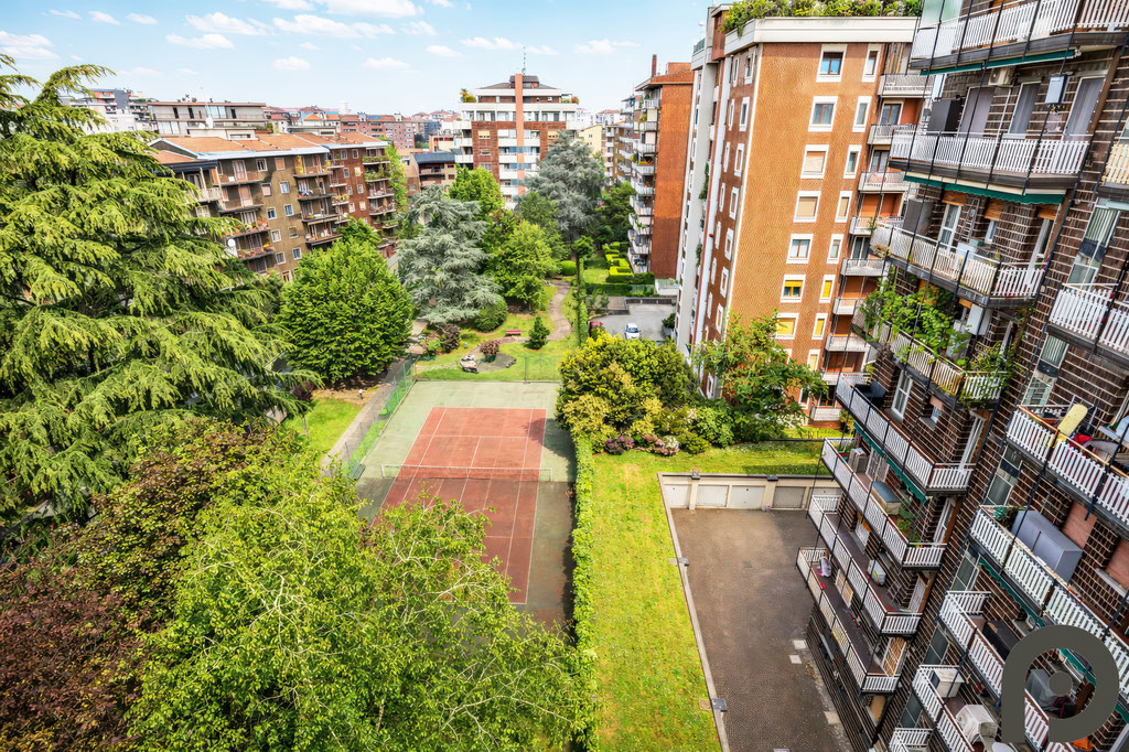 Milano (Primaticcio/Bande Nere) Quadrilocale Via dei Benedettini Zona Primaticcio con BOX
