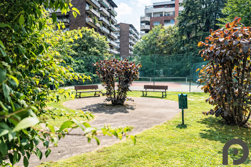 Milano (Primaticcio/Bande Nere) Quadrilocale Via dei Benedettini Zona Primaticcio con BOX