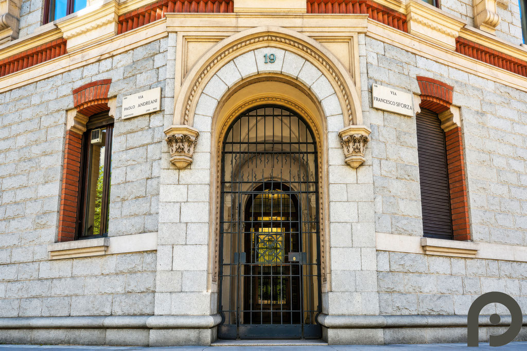 Milano (Sforza/Guastalla) Raffinato trilocale nel cuore di Milano in splendido stabile storico