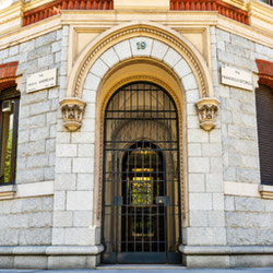 Milano (Sforza/Guastalla) Raffinato trilocale nel cuore di Milano in splendido stabile storico