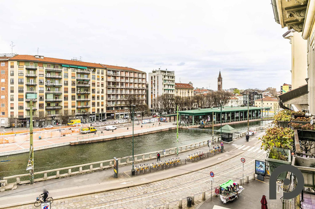 Milano (Navigli/Porta Ticinese) Ampio duplex vista darsena in locazione