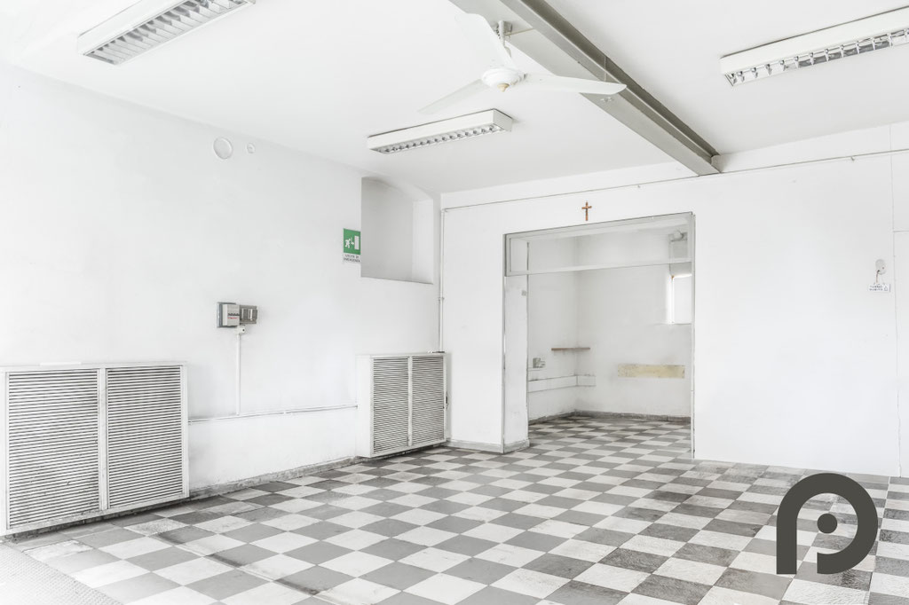 Milano (Precotto/Gorla) Ampio Laboratorio con triplo accesso