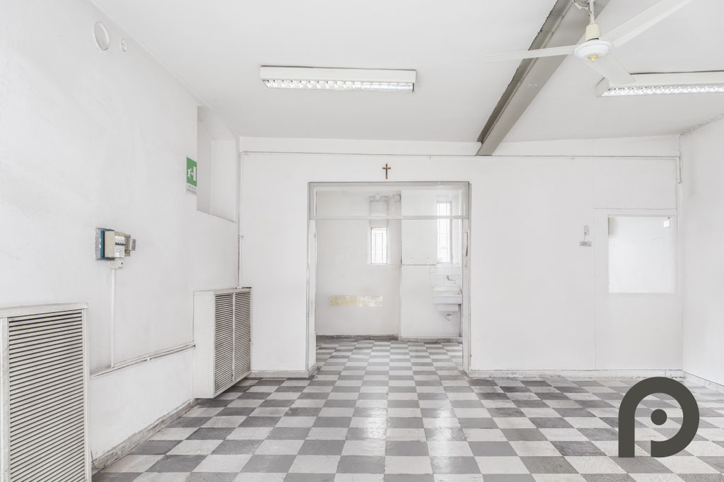 Milano (Precotto/Gorla) Ampio Laboratorio con triplo accesso