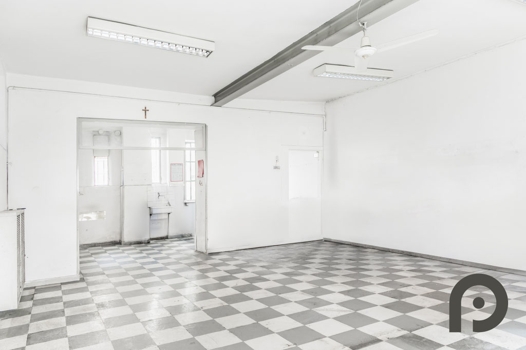 Milano (Precotto/Gorla) Ampio Laboratorio con triplo accesso