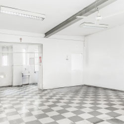 Milano (Precotto/Gorla) Ampio Laboratorio con triplo accesso