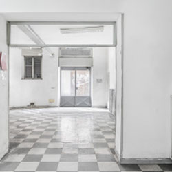 Milano (Precotto/Gorla) Ampio Laboratorio con triplo accesso