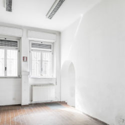 Milano (Precotto/Gorla) Ampio Laboratorio con triplo accesso