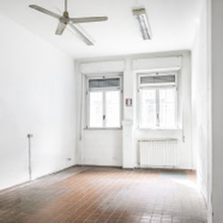 Milano (Precotto/Gorla) Ampio Laboratorio con triplo accesso