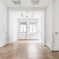 Milano (Precotto/Gorla) Ampio Laboratorio con triplo accesso