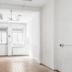 Milano (Precotto/Gorla) Ampio Laboratorio con triplo accesso