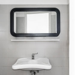 Milano (Precotto/Gorla) Ampio Laboratorio con triplo accesso