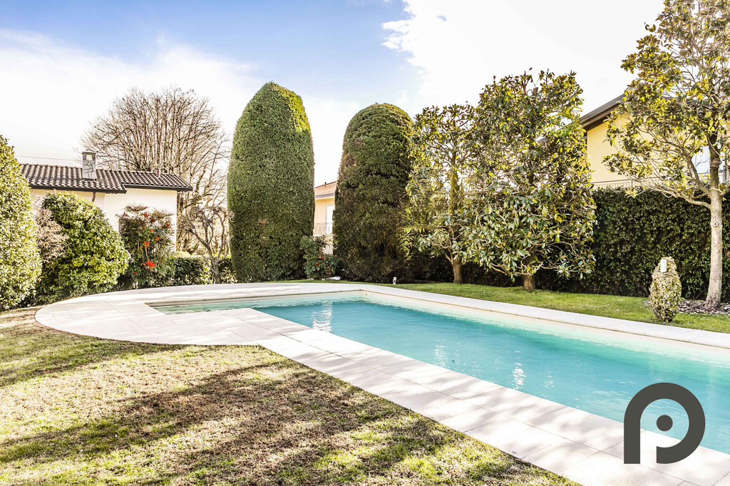Arcisate (Varese) Splendida Villa con Piscina