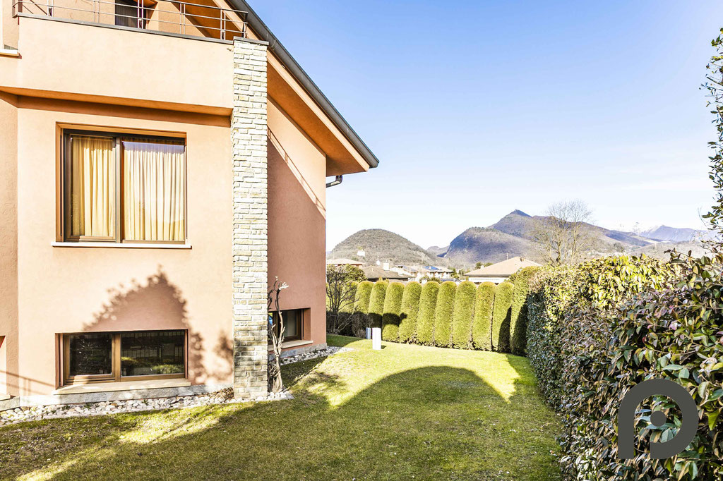Arcisate (Varese) Splendida Villa con Piscina