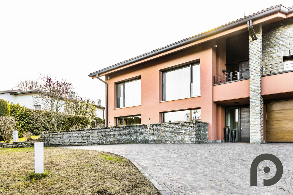 Arcisate (Varese) Splendida Villa con Piscina