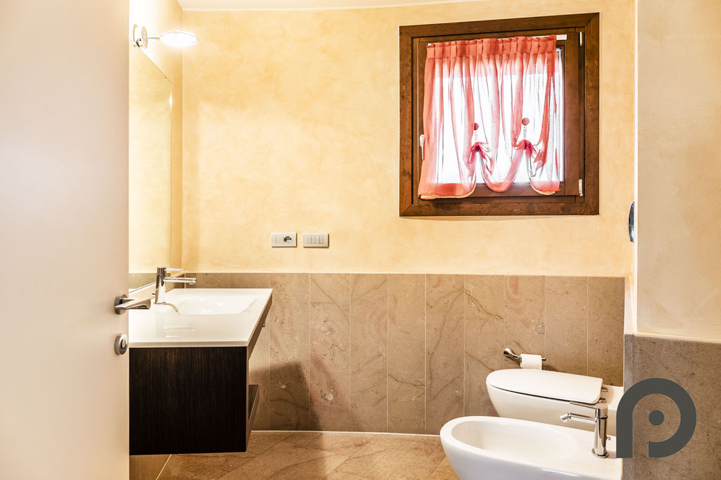 Arcisate (Varese) Splendida Villa con Piscina