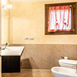 Arcisate (Varese) Splendida Villa con Piscina