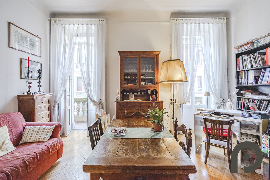 Milano (Cenisio/Piazza Firenze) Elegante Bilocale di 82 mq in Stabile d’Epoca