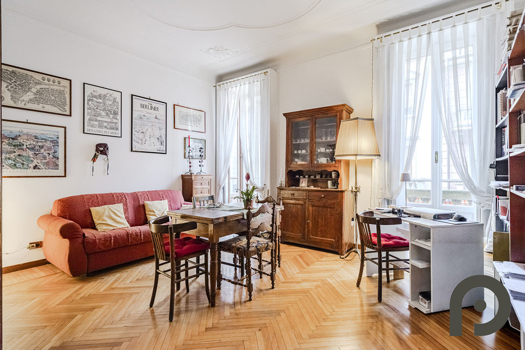 Milano (Cenisio/Piazza Firenze) Elegante Bilocale di 82 mq in Stabile d’Epoca